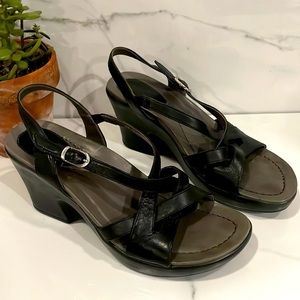 Dansko 38 Black Strappy Wedge Sandals Heels Size 7.5 - 8